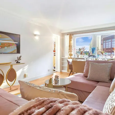Iconic Apartment With Terrace Over Harrods London Exterior photo